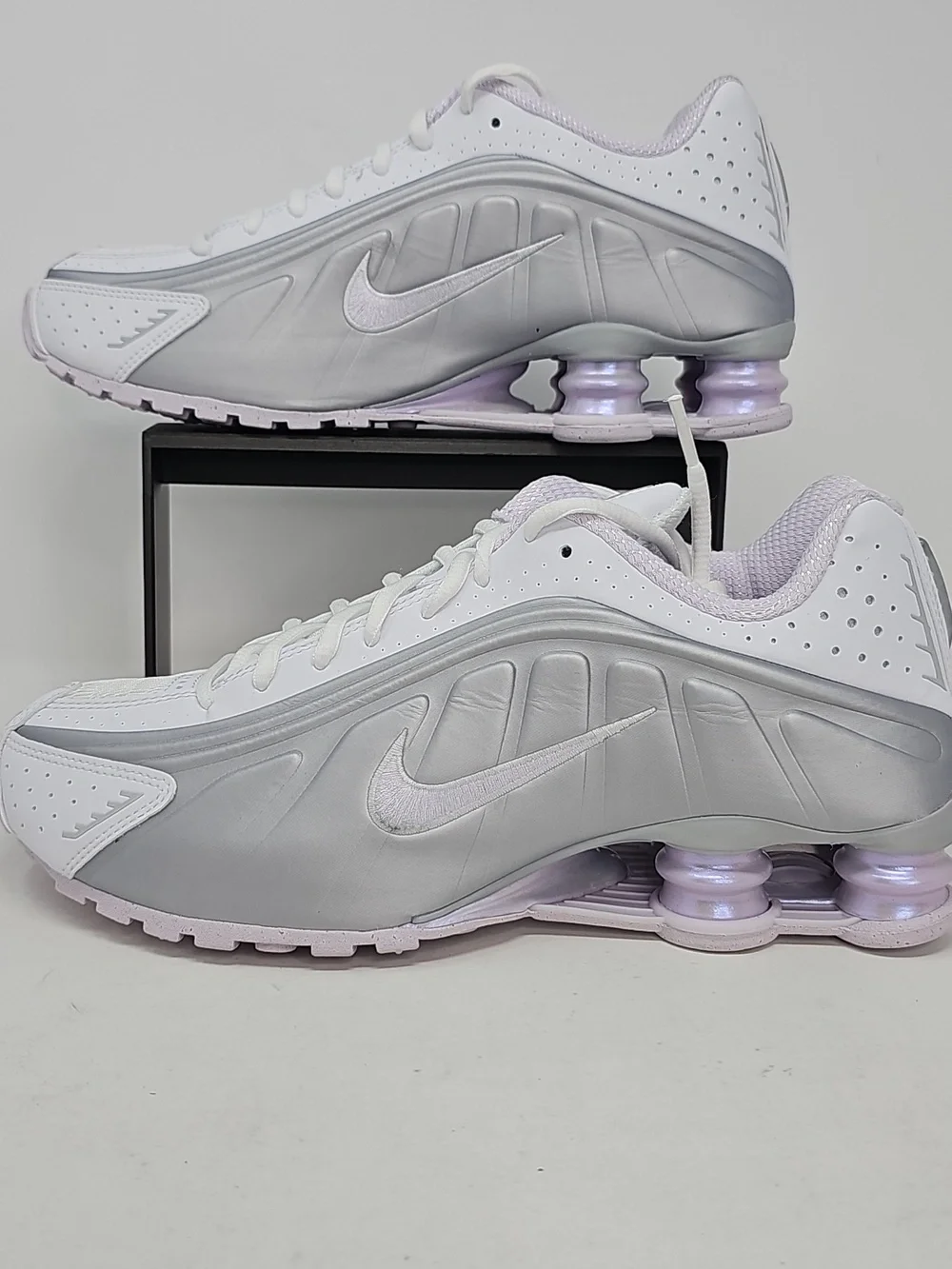 Nike Shox R4 Platinum Barely GrapeHF5076-100 Womens Athletic Sneakers - Size 9.5